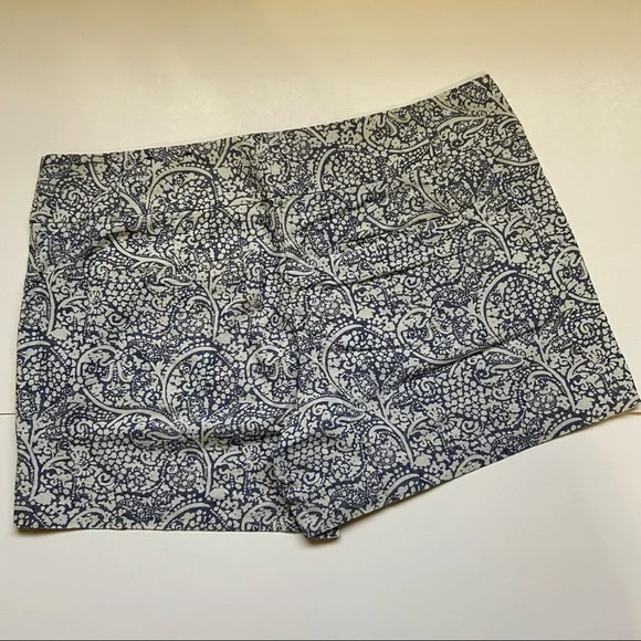 ✨NWOT✨Ann Taylor Blue Patterned Shorts - Picture 5 of 7